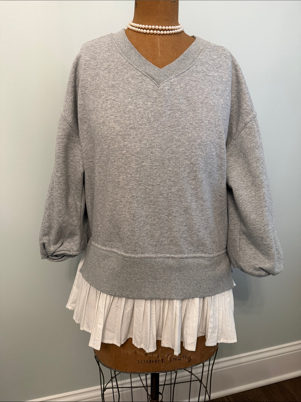 Anthropologie Light Gray V-Neck Balloon Sleeve sweatshirt